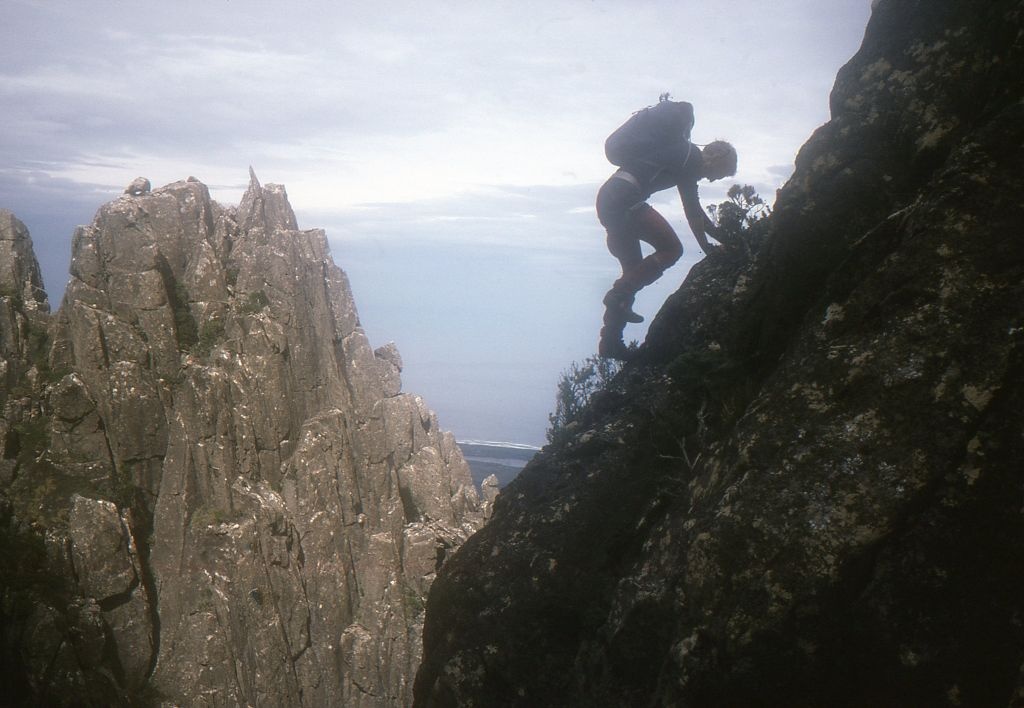 precipitous définition What is